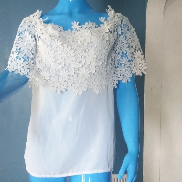 Tops - Crochet Lace White Blouse NO BRAND "Size XXL"